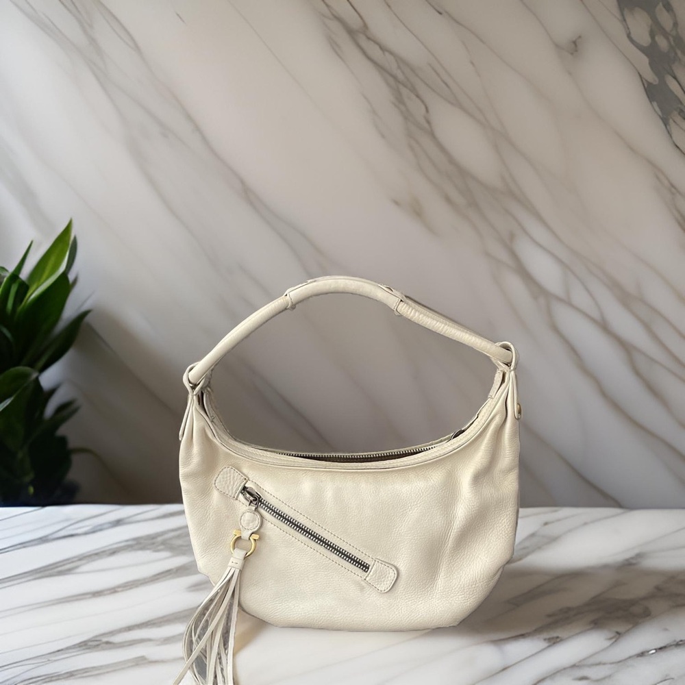 Salvatore Ferragamo Cream Leather Shoulder Bag